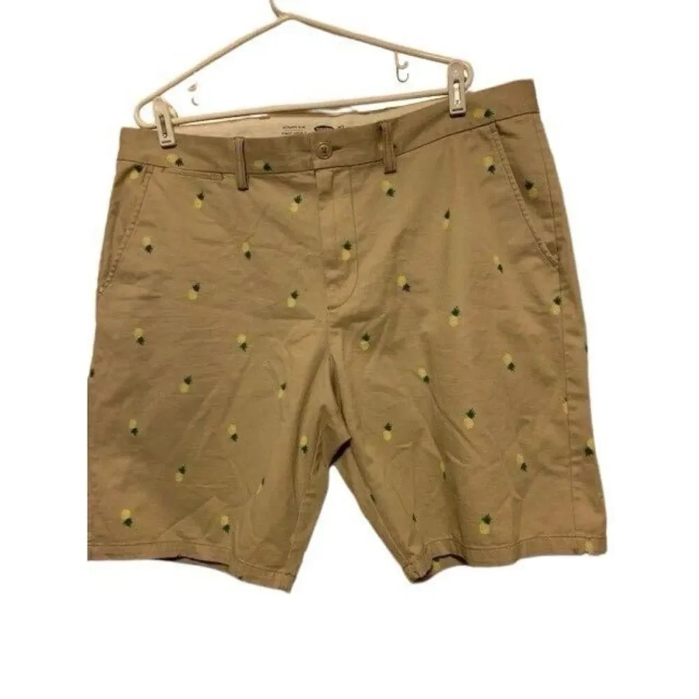 OLD NAVY SIZE 40 ULTIMATE SLIM PINEAPPLE SHORTS